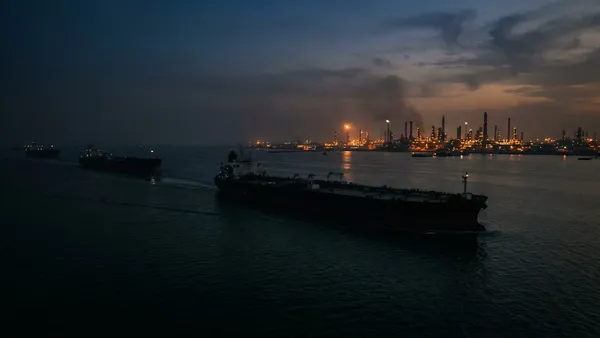 Oil Tops $115 a Barrel Amid Middle East Tensions