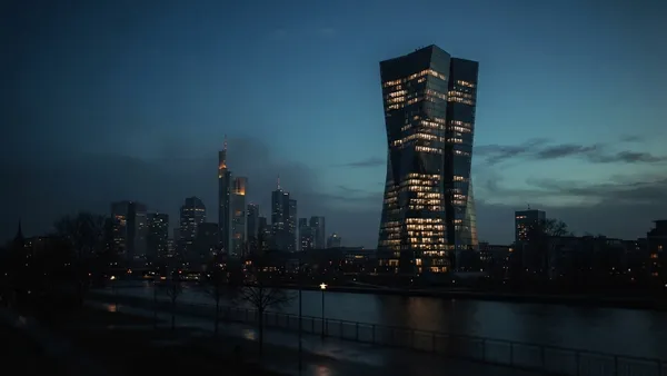 UniCredit Gets ECB Nod to Control Commerzbank